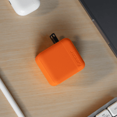 Jackery 102W GaN 3 - Port Fast Charger - Magnadyne