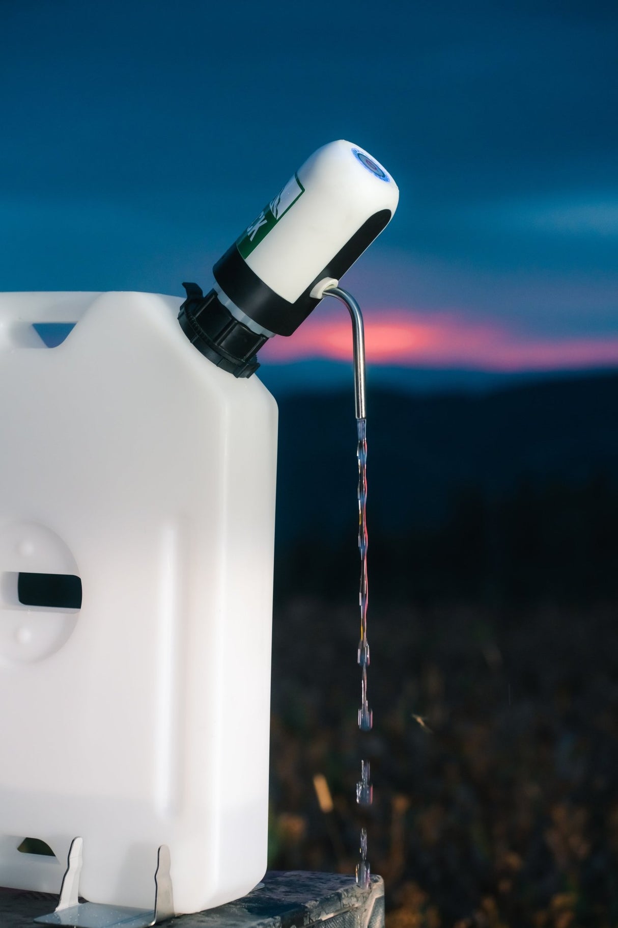 R.P. Adapter Kit & Overland Water Pump - Magnadyne