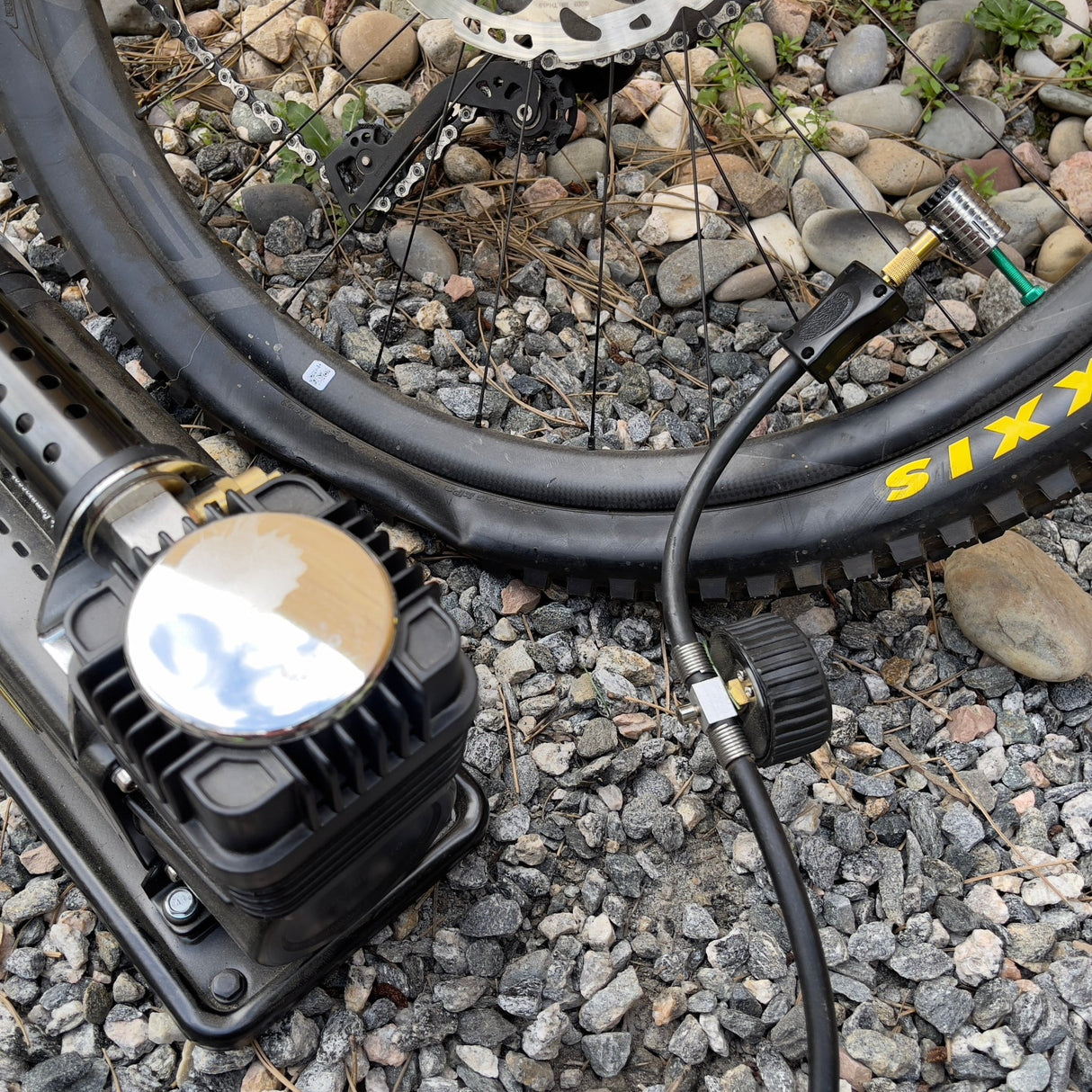 Lightning™ XP Locking Presta Air Chuck for Bike Tires - 1/4" F-NPT (Presta Valves) - Magnadyne